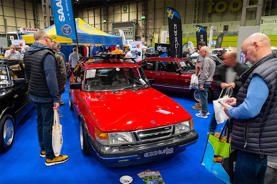 Matt Searle's stunning red 1990 Saab 900 Turbo 16S