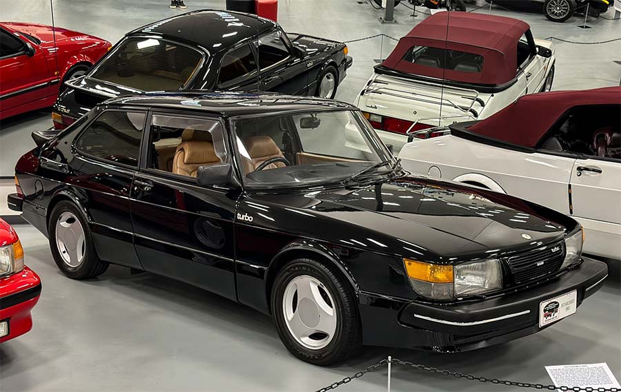 The iconic Saab 900 Turbo, a highlight of the 'SAAB - BORN FROM JETS' exhibition