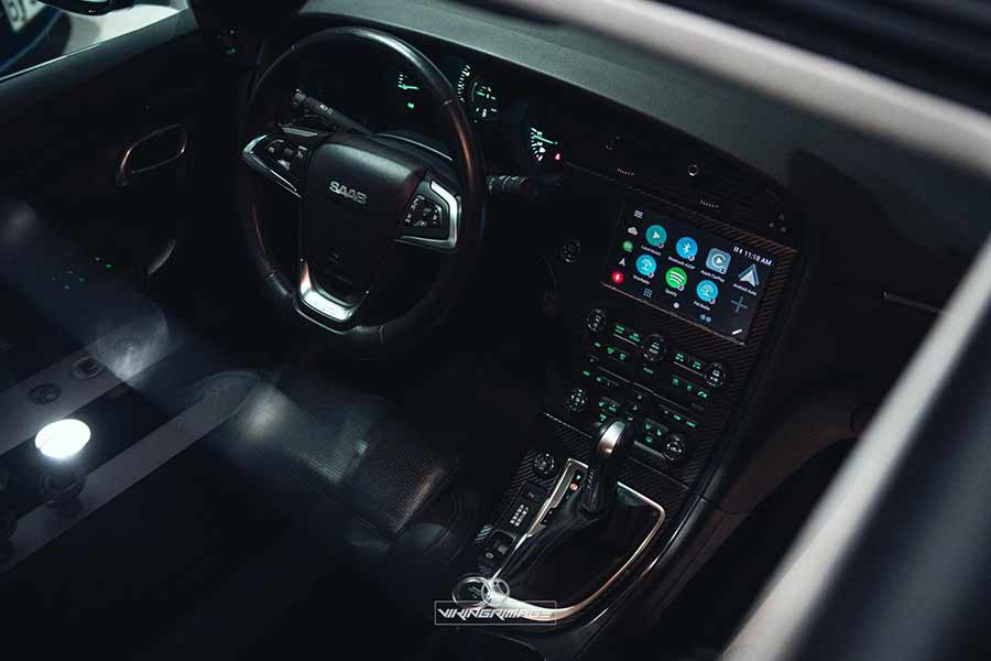 The cockpit of Mr. Ke’s Saab 9-5 NG feels more like the control panel of a fighter jet – SAC’s upgrades seamlessly fuse cutting-edge tech with Saab’s aviation-inspired heritage.