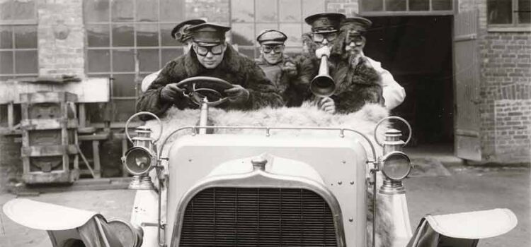 Automobile with five passengers outside Gustav Ericsson's Automobile Factory. The driver is probably Gustaf L M Ericsson himself.