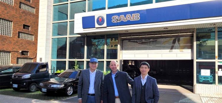 Jan-Philipp Schumacher in front of Scandinavia Asia Corporation headquarters with his hosts