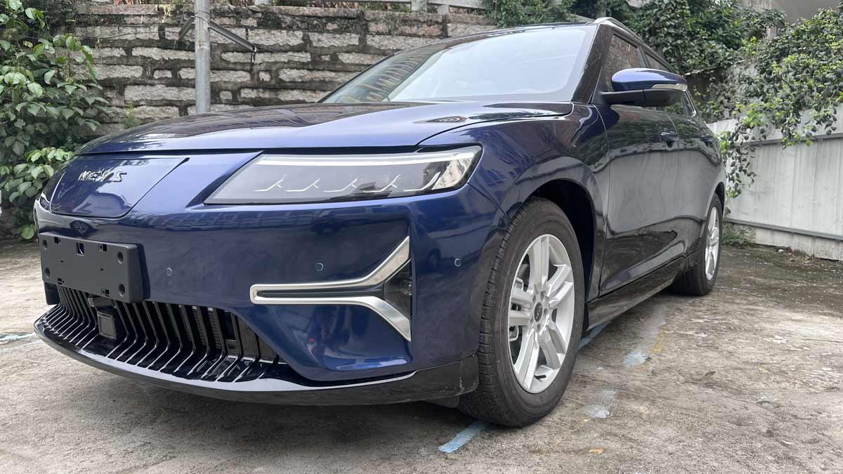 Front quarter view of the NEVS L113, the intriguing all-electric SUV prototype with subtle hints of Saab DNA, now offered by Tony Wang.