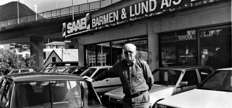 Oddmund Bartender in front of the Saab car showroom in Norway