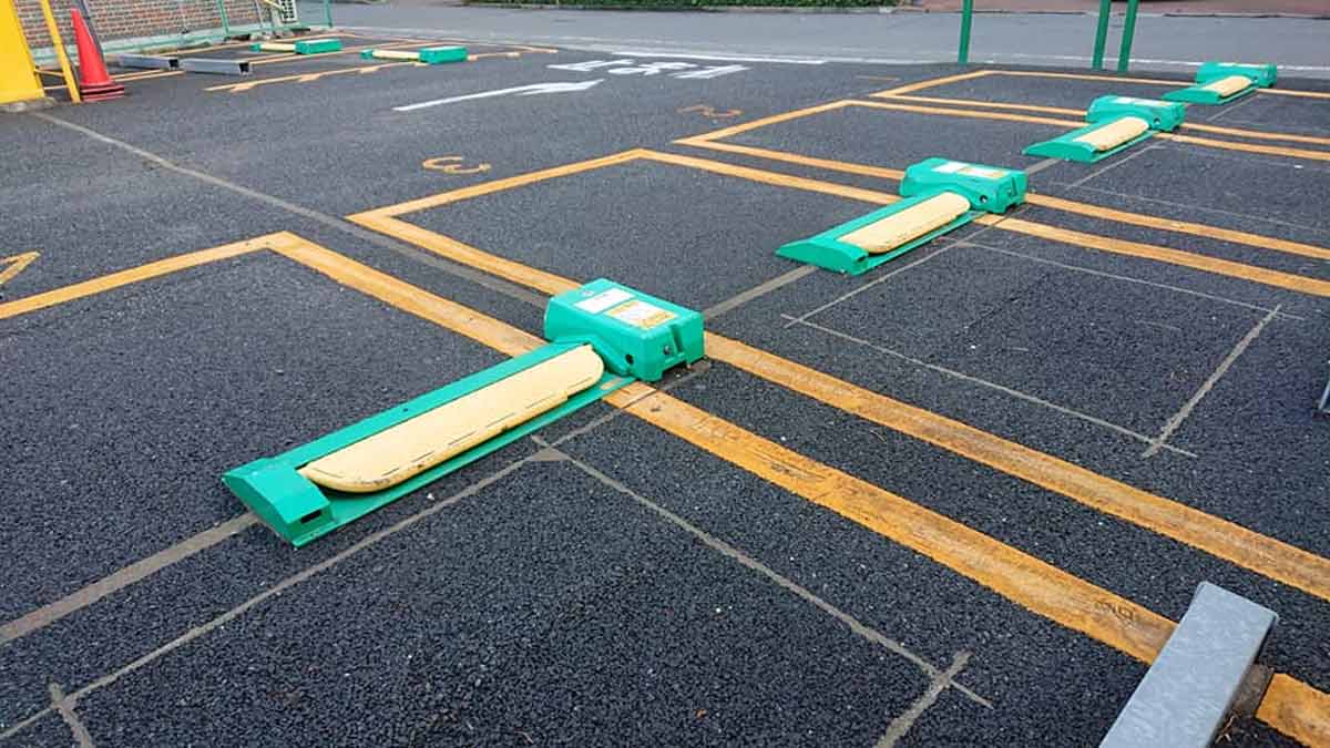 Parking lot in Tokyo - Self-service Car Parking Control System wit Flaps