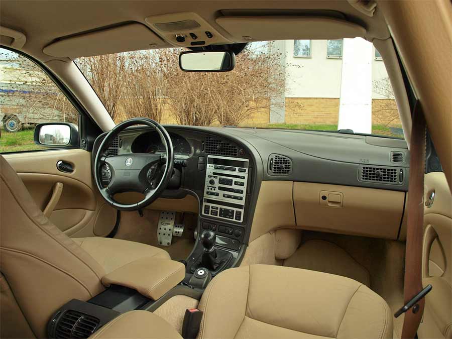 Luxury Unfaded: Inside the Saab 9-5 Hirsch Troll R, Where Premium Beige Leather and Quality Materials Shine Like New, Defying Its 350,000 Kilometer Journey