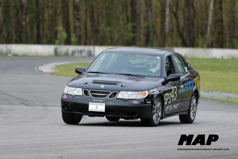 Saab 9-5 Aero in race action