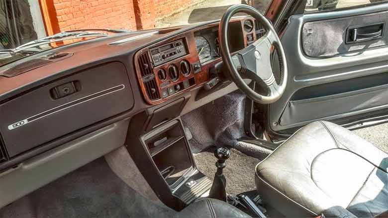 Saab 900 interior