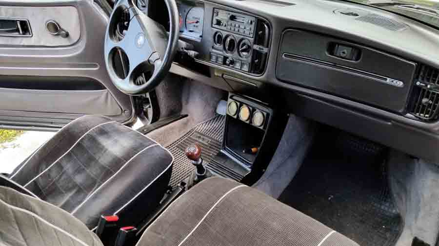 Saab 900 interior