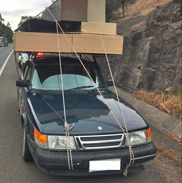 Saab 900i - unsecured load