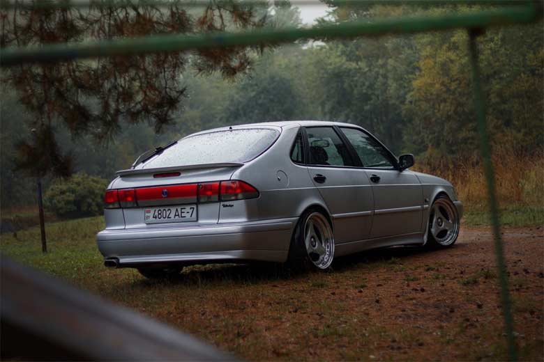 Stanced Saab 900NG Talladega (photo by Denis Samsonov)