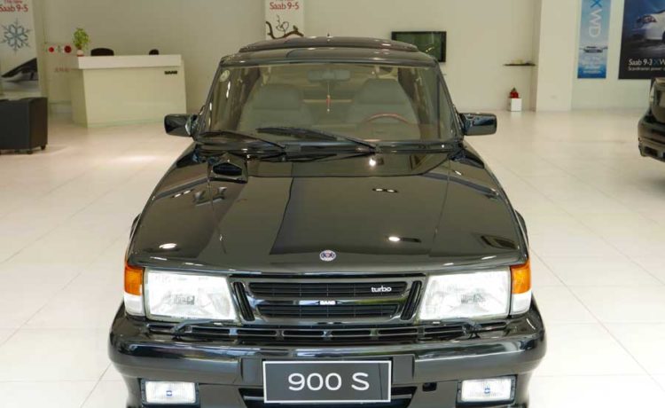 A Brand New Saab 900S