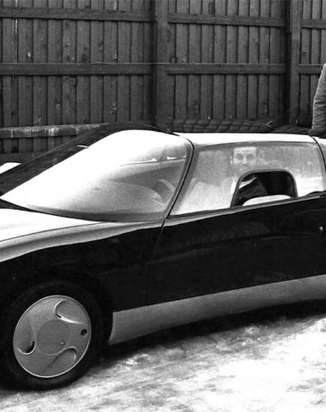 EV-I photographed in the winter of 1985. Bernt Åke Karlsson behind the wheel, Björn Envall and Aribert Vahlenbreder behind the car