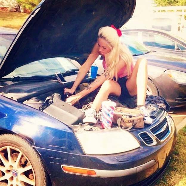 Saab woman mechanic