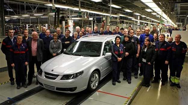 Saab Workers stand next to the last model of First generation Saab 9-5