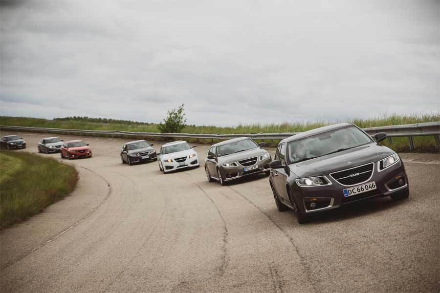 Convoy of a large group of Saab 9-5ng cars on a test track in Trollhattan (photo by Száraz-Szabó Marika)