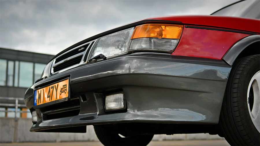 Close-up of the Saab 900 Red Arrow's distinctive grey AirFlow body kit, a key feature that gives this limited edition model its aggressive, sporty appearance.