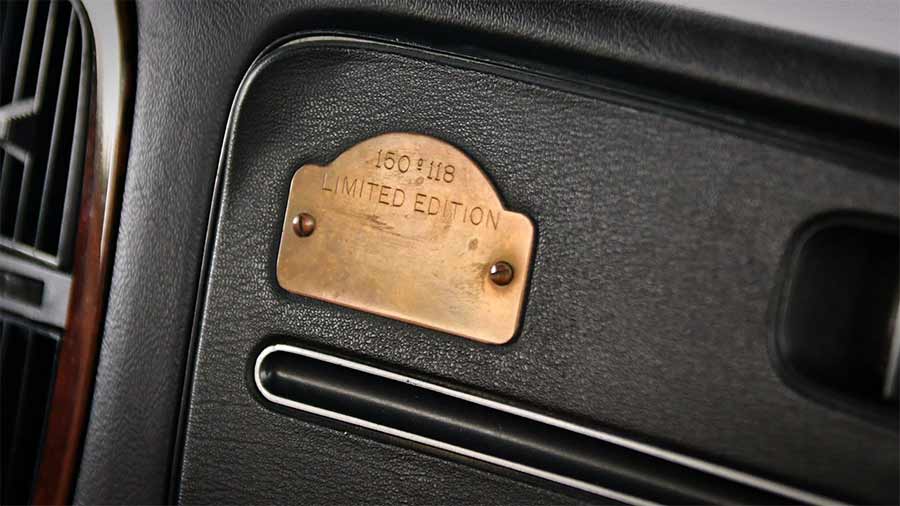 Limited edition plaque inside the Saab 900 Red Arrow, marking this vehicle as number 118 out of 150 produced for the Dutch market, emphasizing its exclusivity and collectible status.