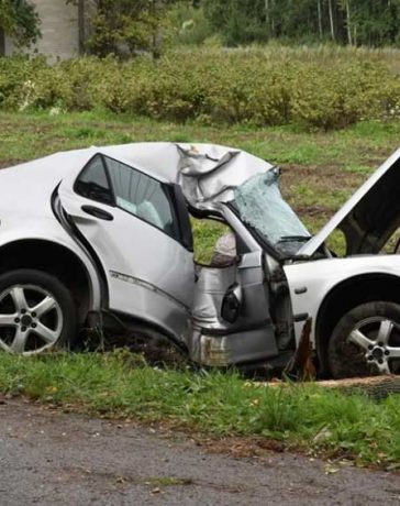 crashed Saab car