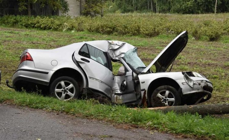 crashed Saab car