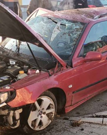 Despite a full rollover crash caused by an intoxicated driver, the Saab 9-5 Wagon protected all occupants, demonstrating its legendary safety engineering.