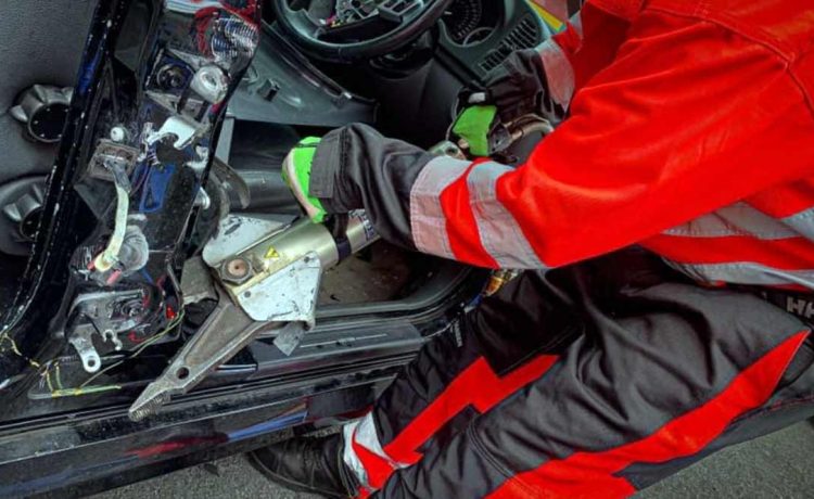 Cutting the Saab car was one of the most difficult tasks for the rescue team