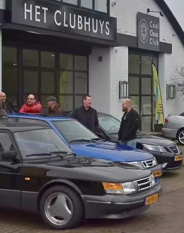 Saab enthusiasts gather at the Cool Classic Club in Naarden for the Dutch Saab Classic Rallyteam's annual Saab Paasmeeting, showcasing classic and modern Saab models.