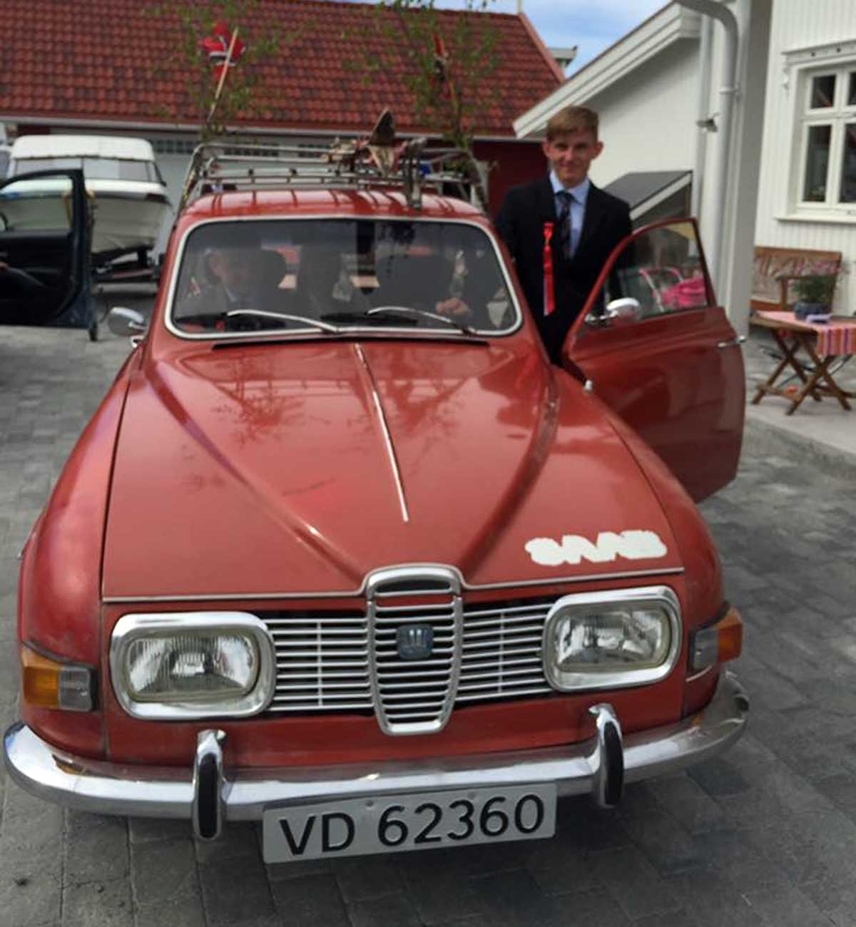 Tord and his Saab 96: The V-4 "ern from Ford that the SaabB 96 is equipped with runs smoothly and flawlessly after the owner changed the ignition system on the car.