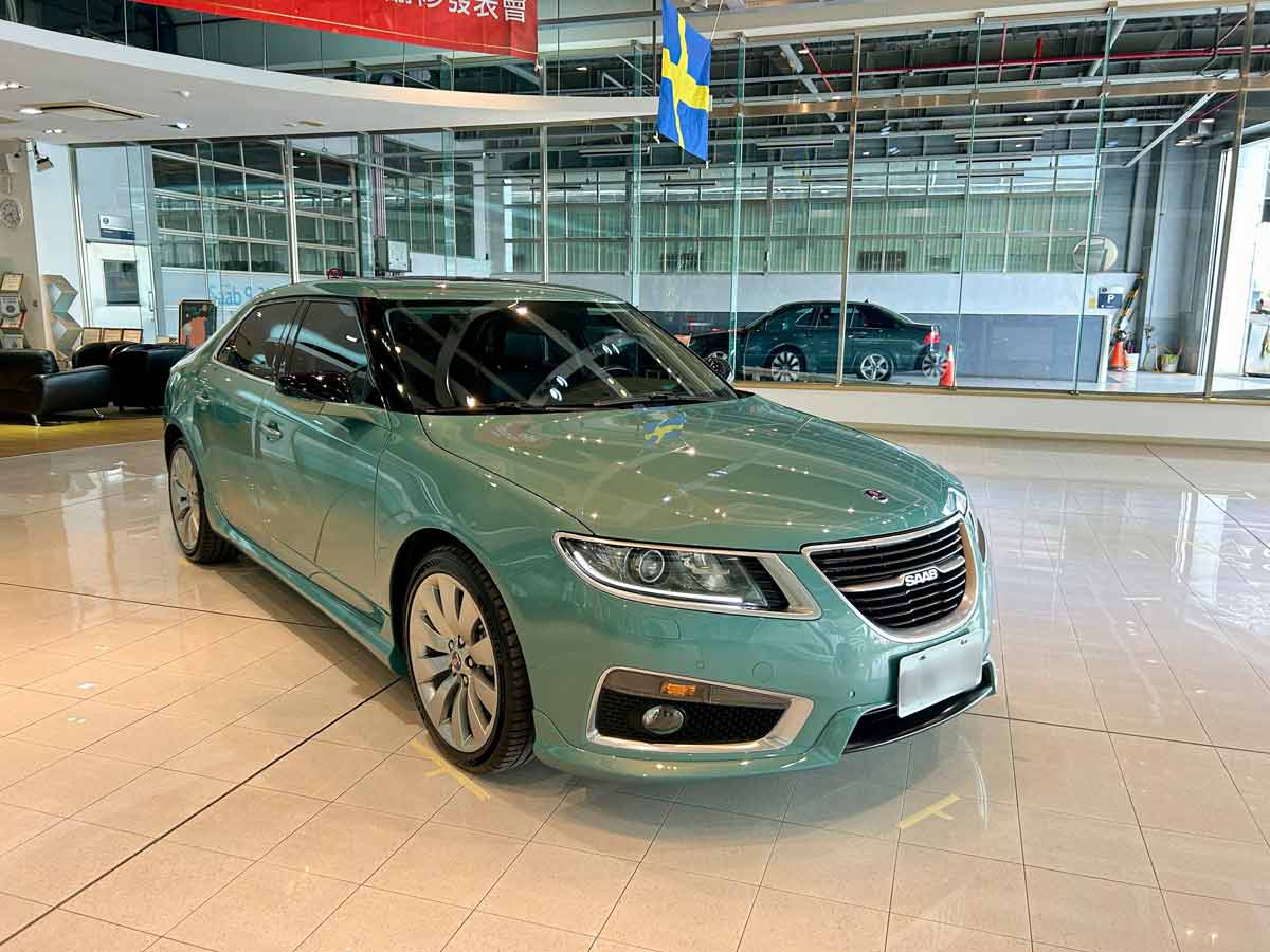 Mr. Zeng's Saab 9-5 NG in Glacier Blue: A Swedish Icon Revived on Taiwanese Roads – The Embodiment of Saab’s Ingenuity and SAC's Dedication.