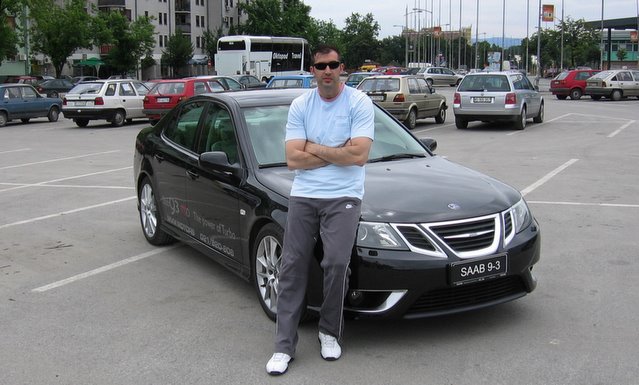 Goran Aničić, the founder of SaabPlanet.com, showcasing the cutting-edge Saab 9-3 Aero TTiD 2008 during his comprehensive car review.