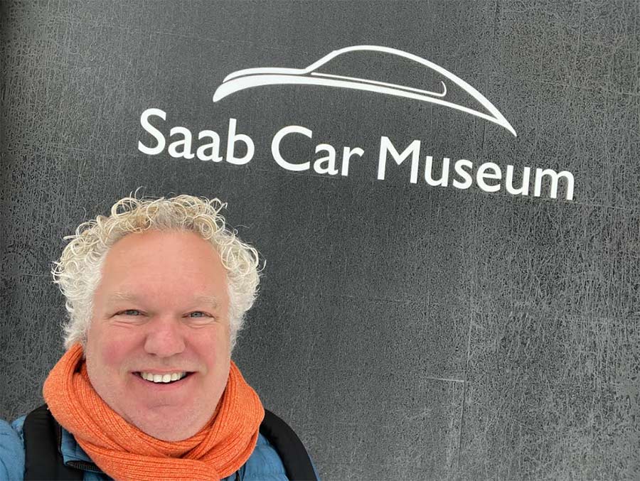 Melvin Könings at the entrance of the Saab Car Museum in Trollhättan, celebrating his tribute trip to the birthplace of Saab.