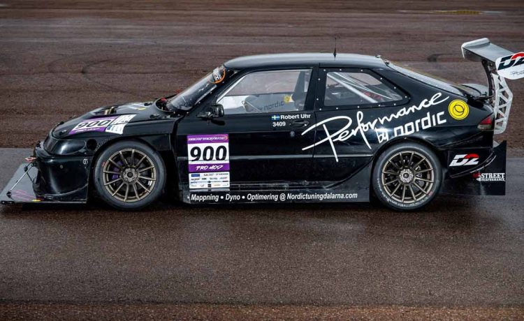 Robert Uhr's Saab 900 GTR, a masterpiece by Nordic Tuning Dalarna, showcasing cutting-edge aerodynamics and race-winning performance.