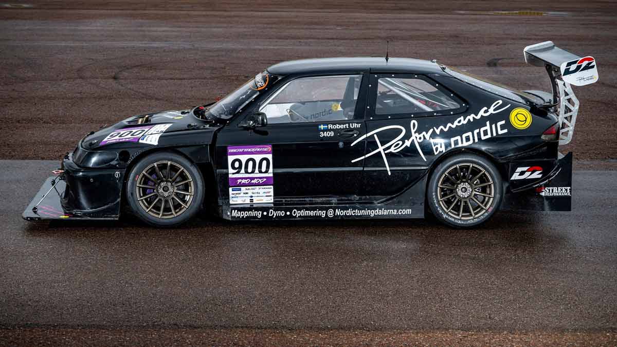 Robert Uhr's Saab 900 GTR, a masterpiece by Nordic Tuning Dalarna, showcasing cutting-edge aerodynamics and race-winning performance.