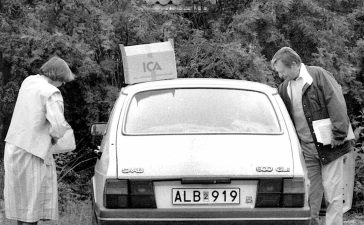 Prime Minister of Sweden Olof Palme with his wife Lisbet. This was Palme's last SAAB, a 1984 900 GLi.