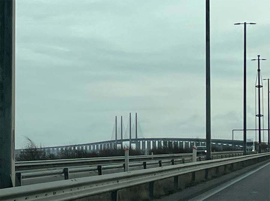 Approaching the iconic Øresund Bridge, a vital link connecting Denmark and Sweden, during Melvin Könings' Saab tribute trip.