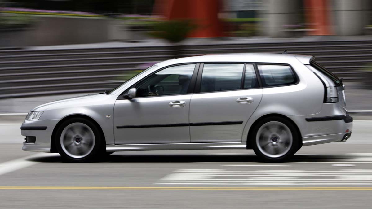 A Saab 9-3 NG in motion—still captivating enthusiasts and journalists years after production ended.