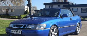 Victor Dolk’s meticulously restored 1999 Saab 9-3 Viggen Cabriolet in lightning blue—a true standout in Sweden’s Saab history.