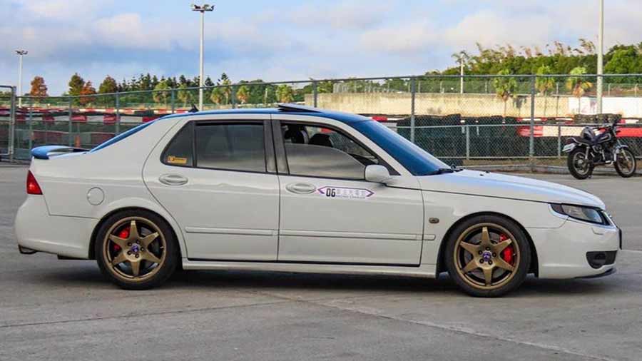 Side profile of the 2006 Saab 9-5 Aero featuring classic 18-inch Hirsch Performance alloy wheels, showcasing its nearly 500 horsepower of enhanced power and luxury.