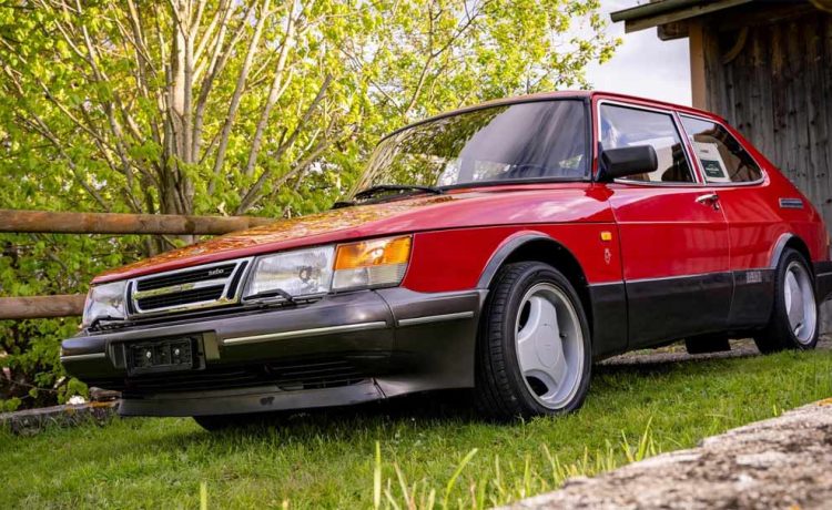 1993 SAAB 900 Turbo Aero: A Classic Swedish Beauty in its Natural Element