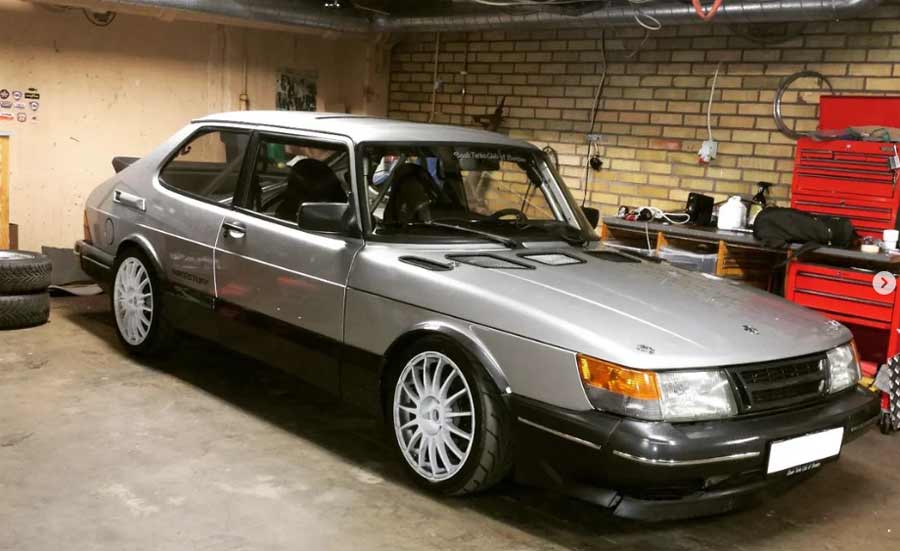 The project began when the owner's Saab 900 Aero experienced a gearbox failure in 3rd gear. A friend suggested using an Audi engine along with GT-R parts as a replacement. After gathering the necessary components, the owner realized that the entire car would need to be modified. As a result, they decided to shift their focus to a Saab 99 instead.