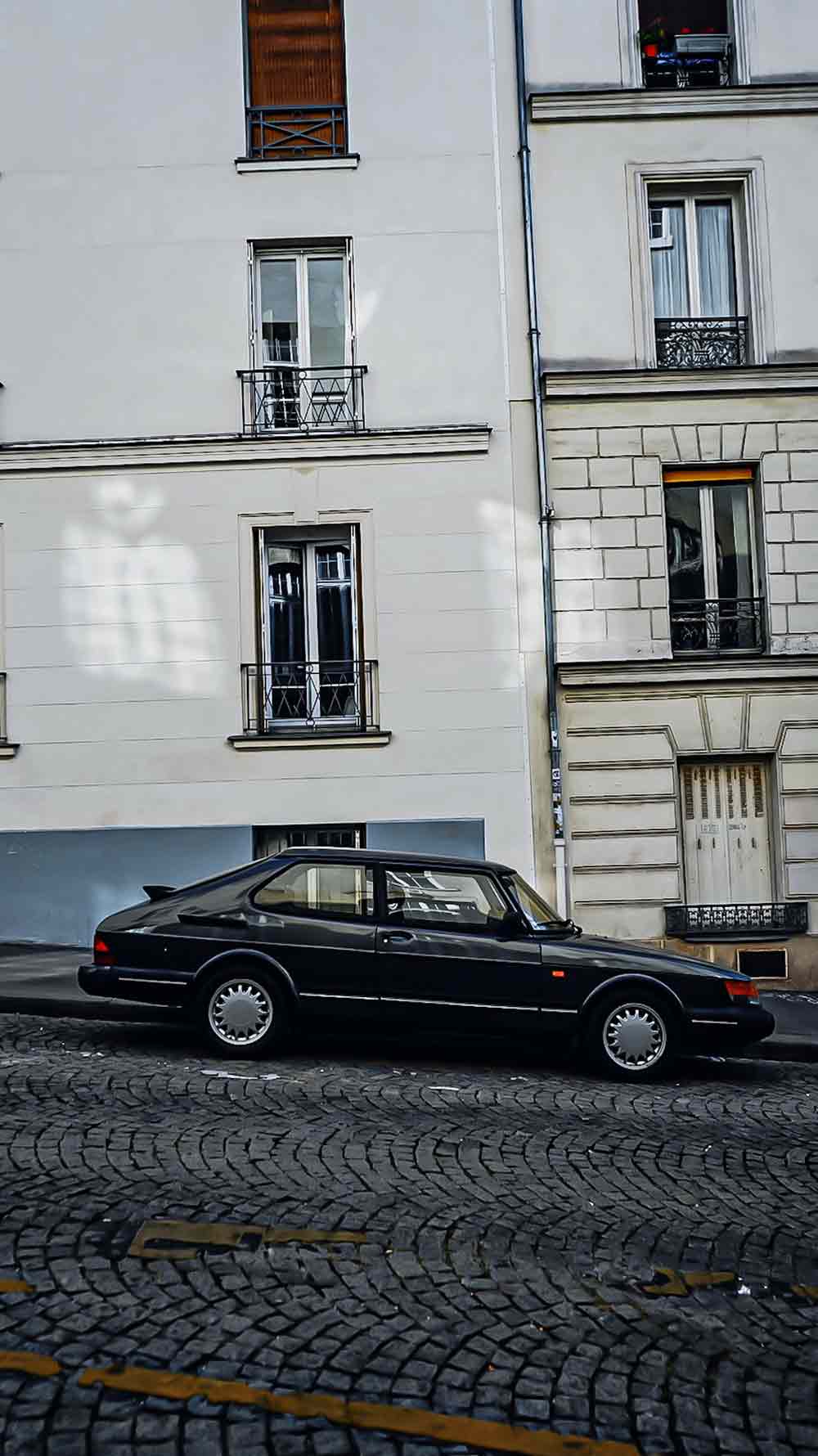 Saab 900: A Timeless Icon of Quirkiness and Performance.