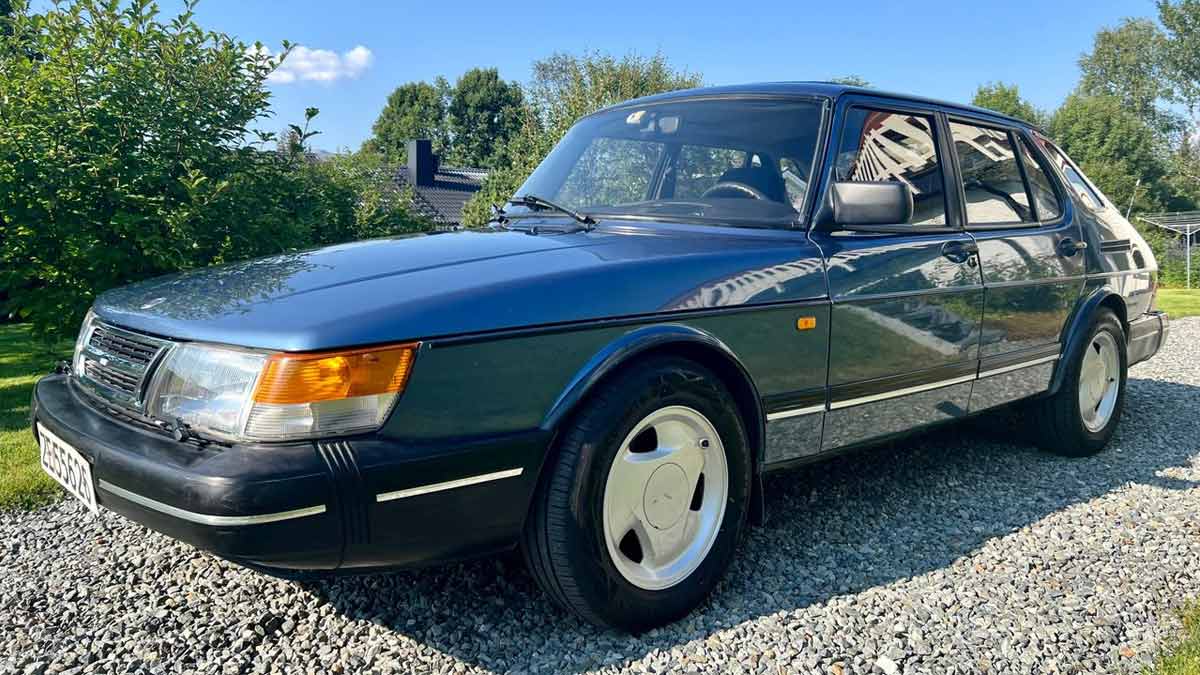 A pristine 1993 Saab 900 Griffin with low mileage, well-maintained and available for $7,100 USD. This classic beauty is a rare gem for Saab enthusiasts.