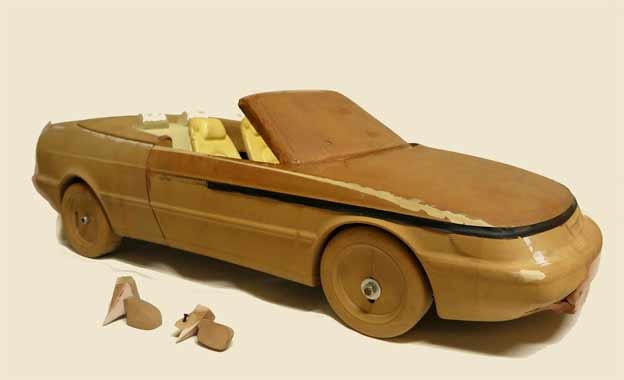 the wooden scale model of the Saab 900 Cabrio NG