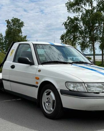 The Saab 900 Solstad Transporter, a unique vehicle modified by Robert Solstad, recently sold for $29,500 at auction, showcasing its exceptional design and functionality.