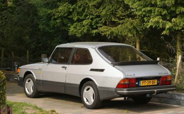 The Saab 900 Turbo, a true icon of 1980s turbocharging, combined innovative Swedish engineering with a sleek, aerodynamic design. Powered by a 2.0-liter turbocharged engine producing 175 horsepower, the Saab 900 Turbo was designed for both safety and performance, offering drivers a powerful yet refined driving experience. Its distinct hatchback silhouette and unique rear spoiler made it one of the most recognizable cars of its era, beloved by enthusiasts worldwide. (Author Niels de Wit)