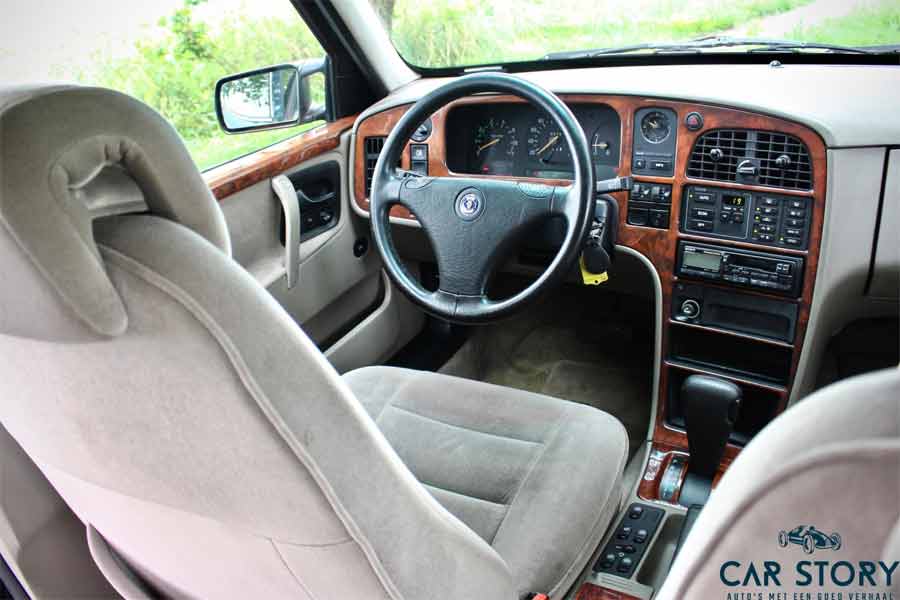 Impeccable interior of Saab 9000