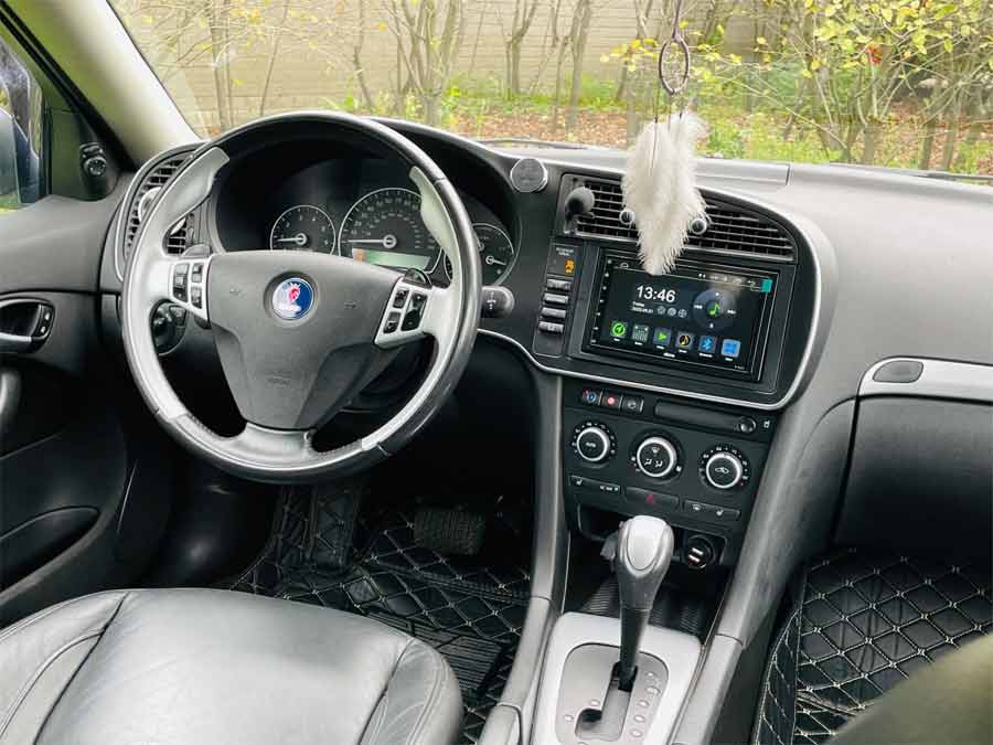 Exquisite Black Leather Interior of the Saab 9-3 Aero 2.8T, Enriched with Premium Leather Floor Mats