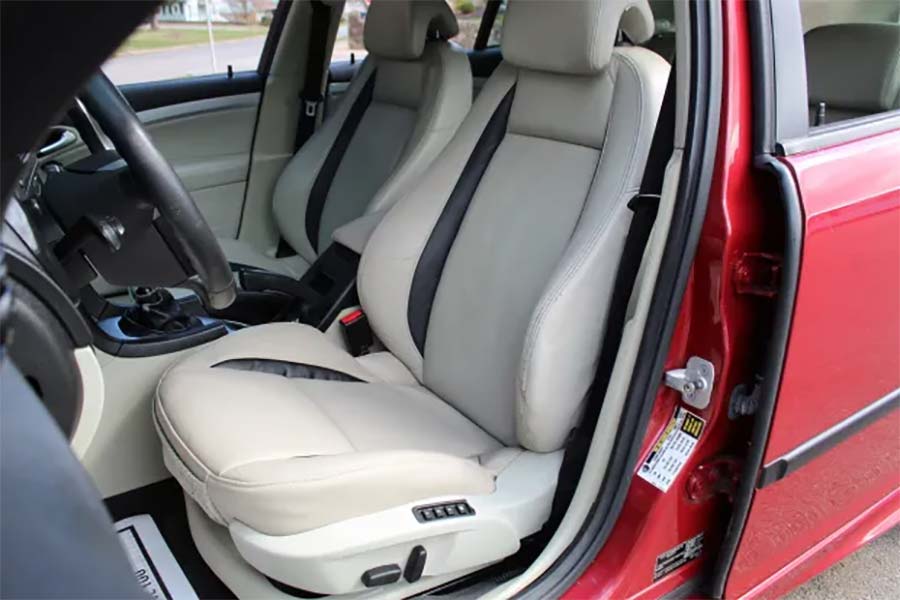 The Saab 9-3 NG’s ergonomic front seats, praised for their long-distance comfort and excellent lumbar support, continue to receive high marks from owners and automotive journalists alike.