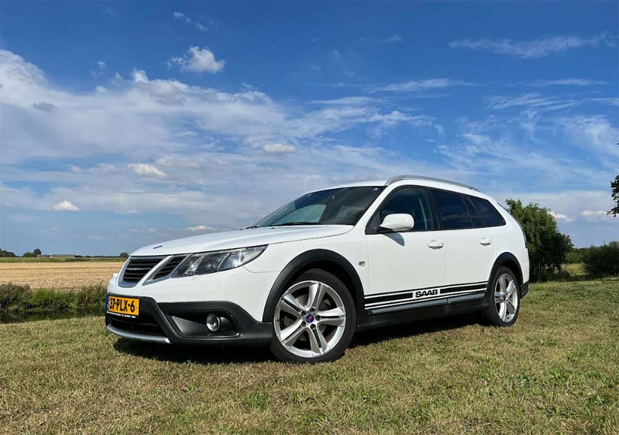 Melvin Könings' arctic white Saab 9-3X TTiD, one of the last Saabs produced in Trollhättan, embarking on a 500,000 km milestone tribute trip to Sweden.