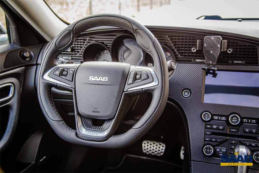 Commanding Elegance: The Custom Leather Sports Steering Wheel of the Saab 9-5 NG Aero