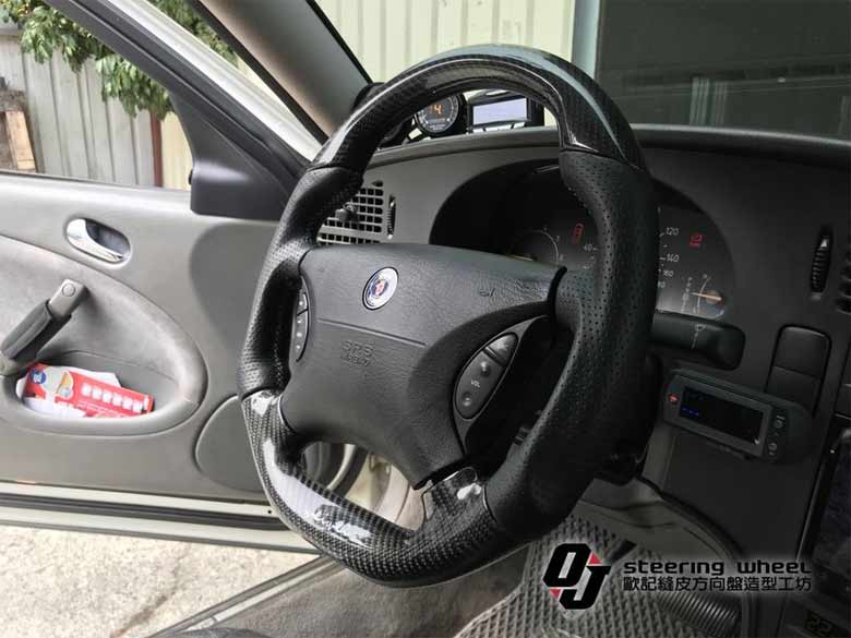 Saab 9-5 carbon-fiber leather steering wheel